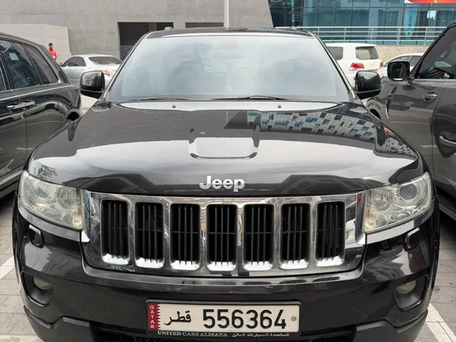 صورة 2013 جيب جراند شيروكي لاريدو