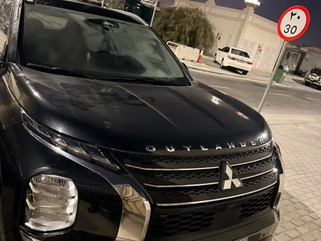 صورة 2024 ميتسوبيشي أوتلاندر بلاك إيديشن