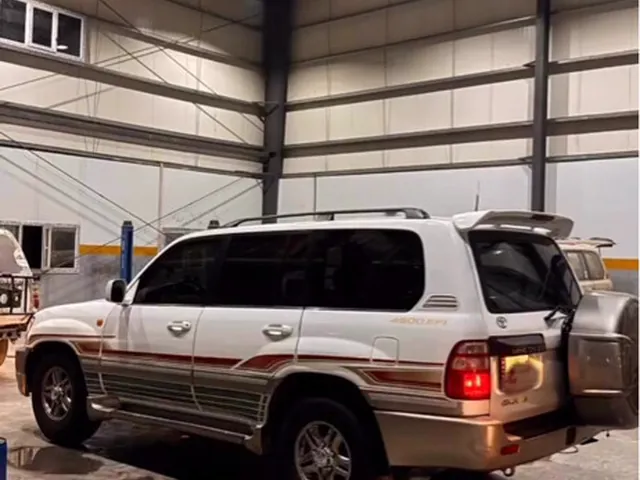 Photo of 2004 Toyota Land Cruiser GXR