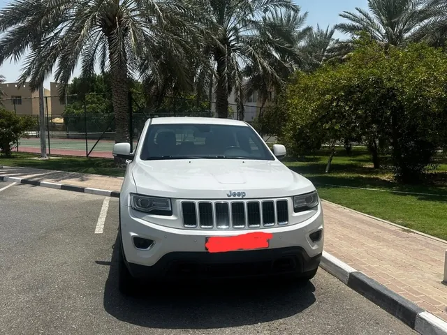 صورة 2016 جيب جراند شيروكي لاريدو