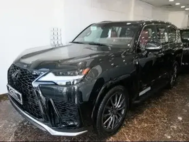 صورة 2023 لكزس LX 600 اف سبورت