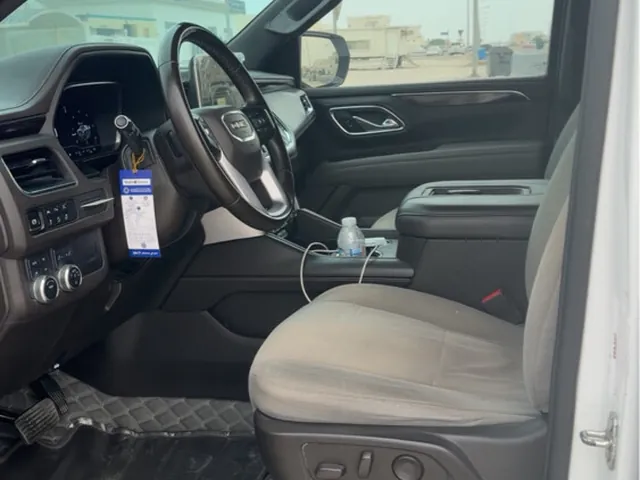 Photo of 2023 GMC Yukon SLT