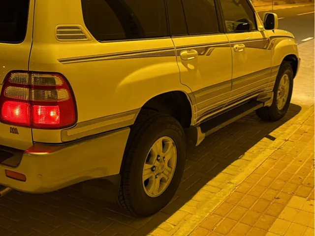 Photo of 2004 Toyota Land Cruiser VXR