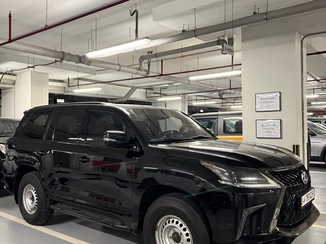 Photo of 2016 Lexus LX 570