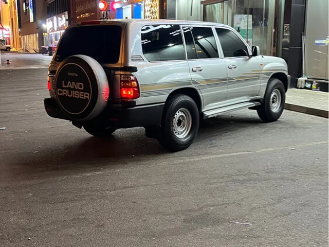 صورة 2001 تويوتا لاند كروزر GXR