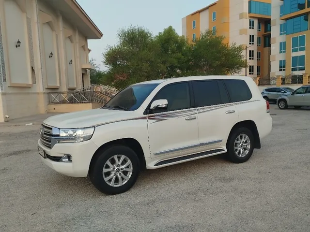 صورة 2018 تويوتا لاند كروزر GXR