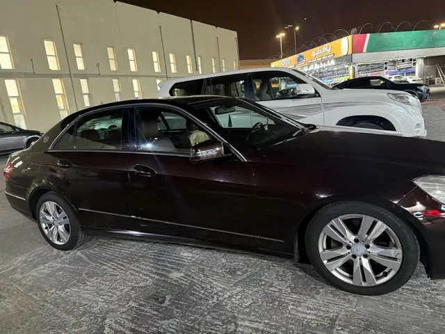 صورة 2011 مرسيدس-بنز E 300