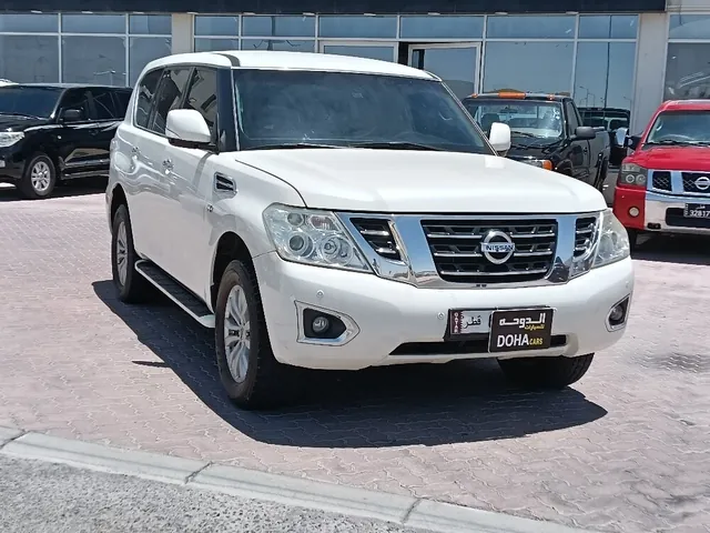 صورة 2013 نيسان باترول SE