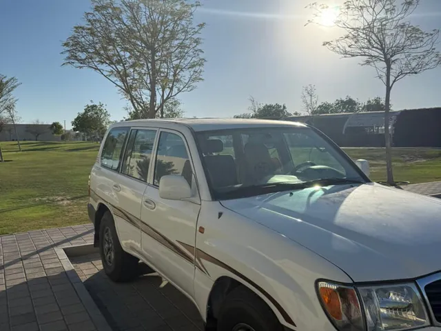 Photo of 2000 Toyota Land Cruiser GX