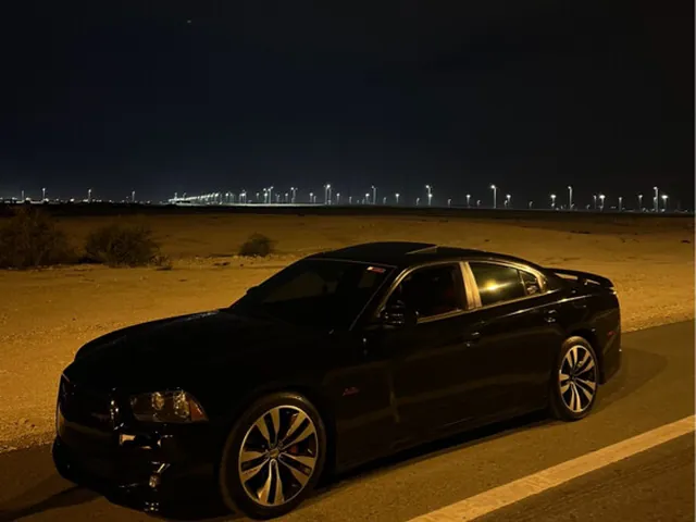 صورة 2012 دودج تشارجر SRT8