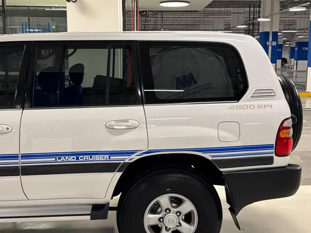 Photo of 2002 Toyota Land Cruiser GXR Limited