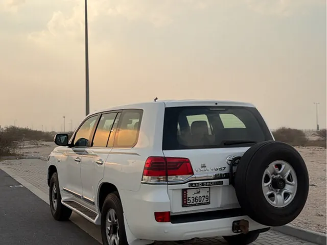 صورة 2016 تويوتا لاند كروزر VXR
