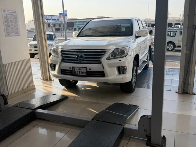 Photo of 2009 Lexus LX 570